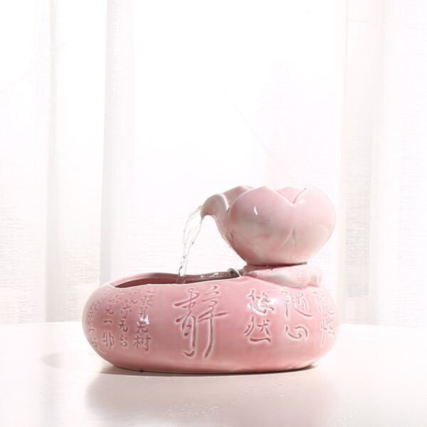 Quiet Meal Feeder, product photograph